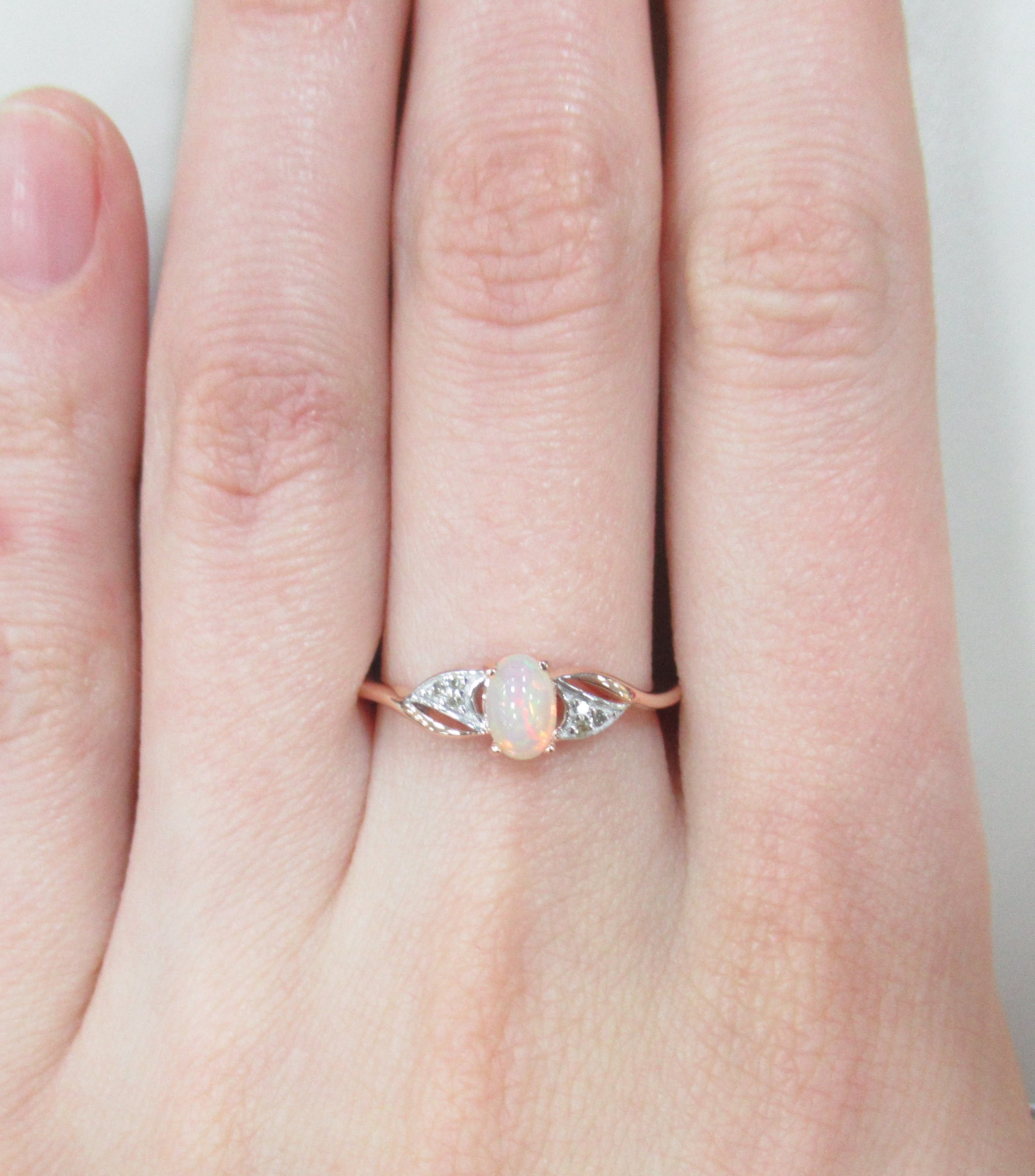 Серебряное кольцо с опалом